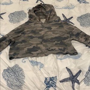Women’s cropped camo hoodie